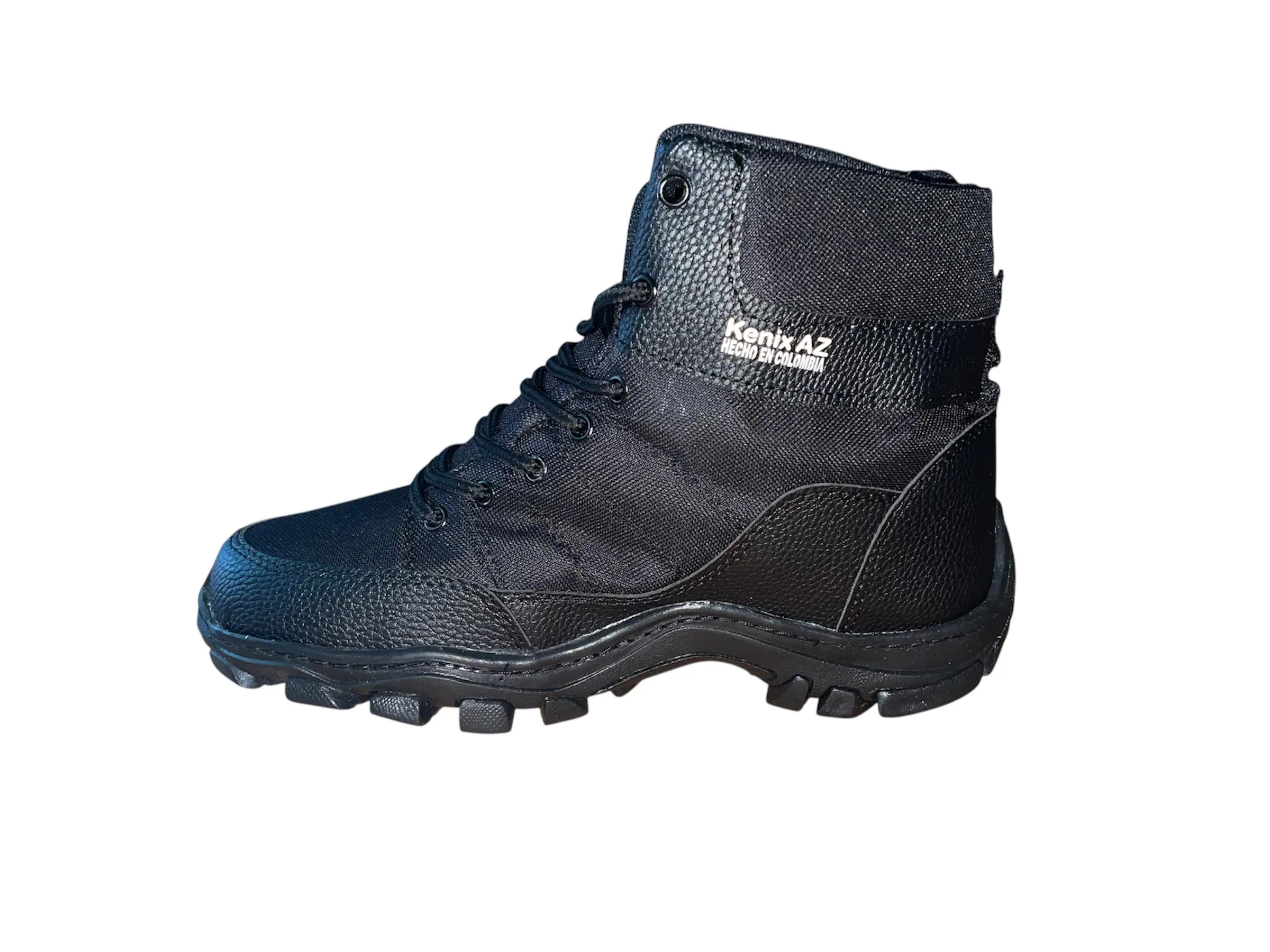 Vista lateral de botas negras sencillas Kenix AZ para trabajo en Colombia
